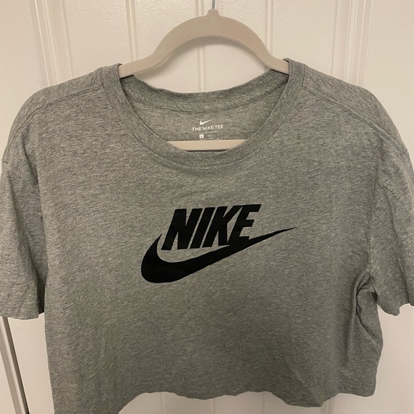 nike pro crop top intertwist